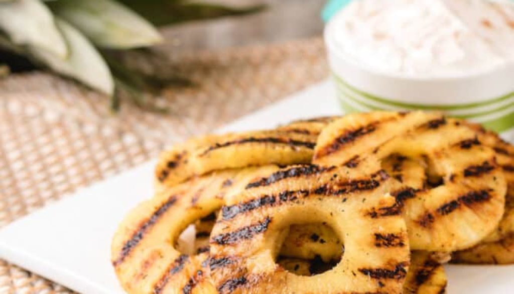 grilled-pineapple-with-greek-yogurt