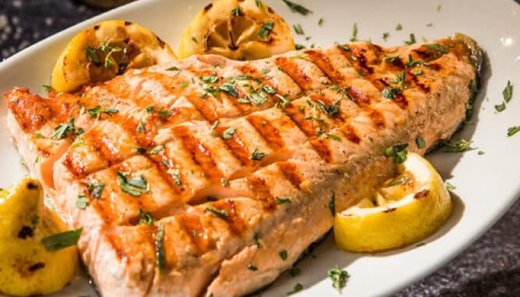 grilled-salmon-with-lemon