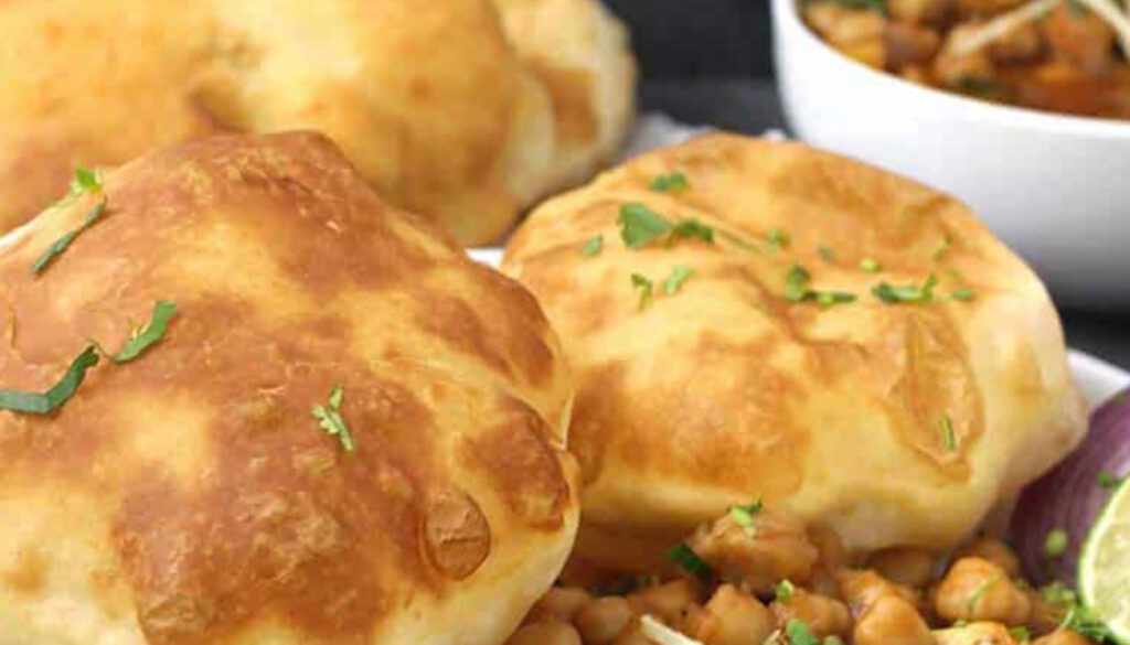 Patoora-or-Bhatura