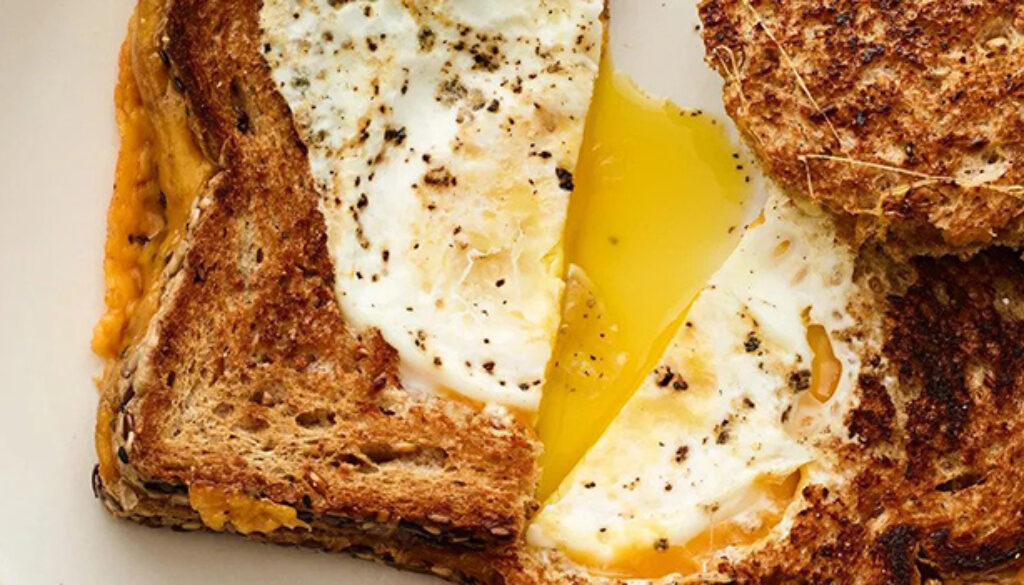 egg-in-a-hole-french-toast-grilled-cheese-recipe