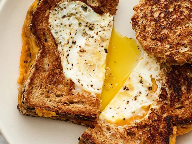 egg-in-a-hole-french-toast-grilled-cheese-recipe