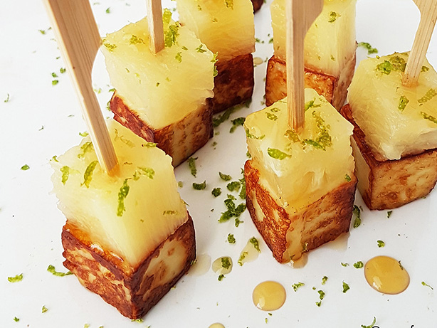 espetinho-de-queijo-coalho-com-abacaxi-brazilian-grilled-cheese-with-pineapple-recipe