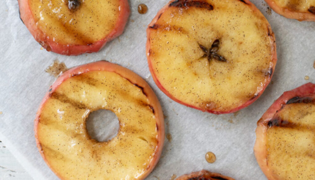 grilled-apples-with-brown-sugar-butter-glaze