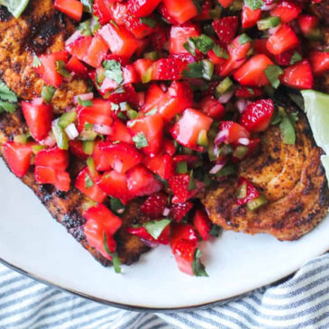 grilled-chicken-breasts-with-fresh-strawberry-salsa-recipe