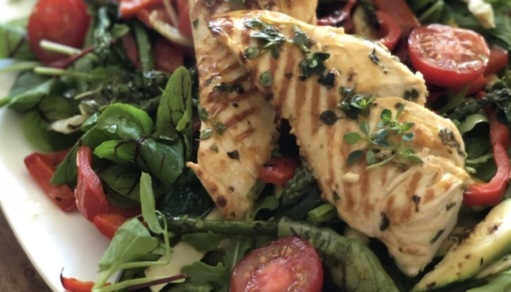 grilled-chicken-salad-with-lemon-garlic-dressing