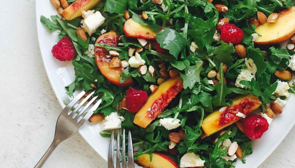 grilled-peach-salad-with-spinach-and-raspberries-recipe