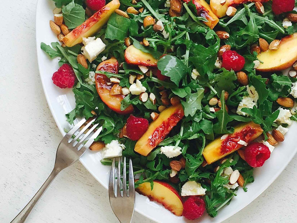 grilled-peach-salad-with-spinach-and-raspberries-recipe