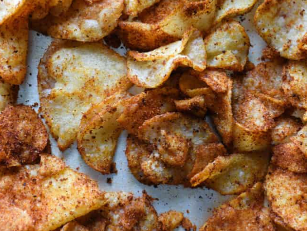 grilled-potato-chips-with-garlic-paprika-rub