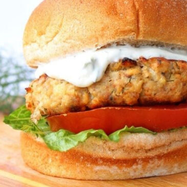 grilled-salmon-burgers-with-creamy-dill-sauce