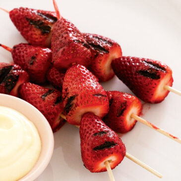 grilled-strawberries-with-white-chocolate-sauce