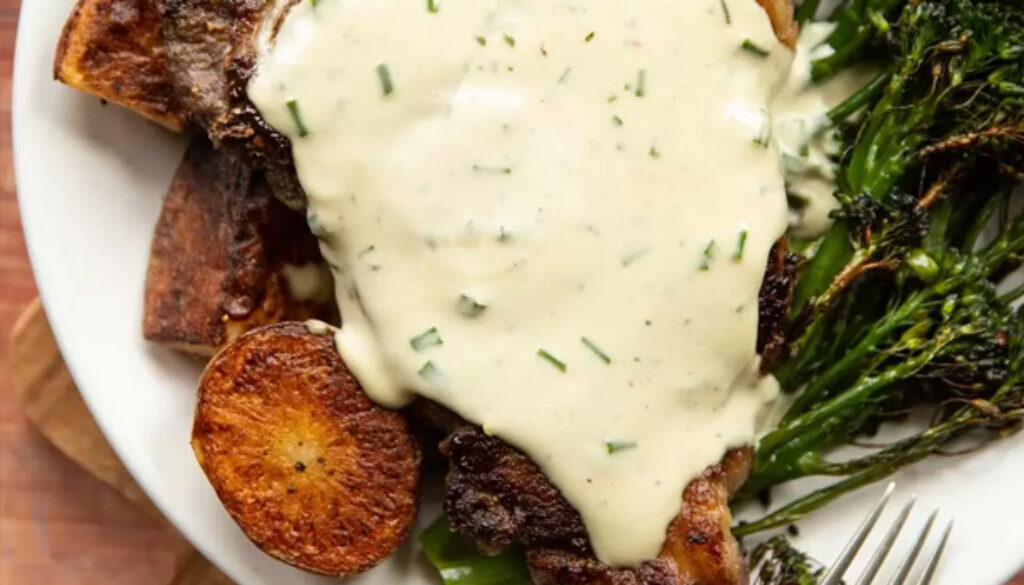 grilled-top-sirloin-with-blue-cheese-sauce